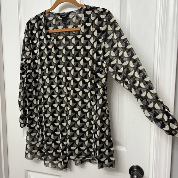 Alfani Asymmetrical Monochrome Geometric Long Sleeve Blouse - Picture 5 of 8